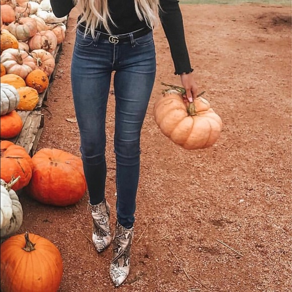 Snake skin pointed toe ankle boots - Picture 4 of 7